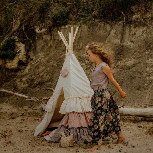 Tente tipi avec franges décoratives – Powder Frills | Coin jeu et lecture tout doux