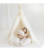 Boho tipi tent met tule en fairy details in ecru – magisch speelplekje voor kinderen