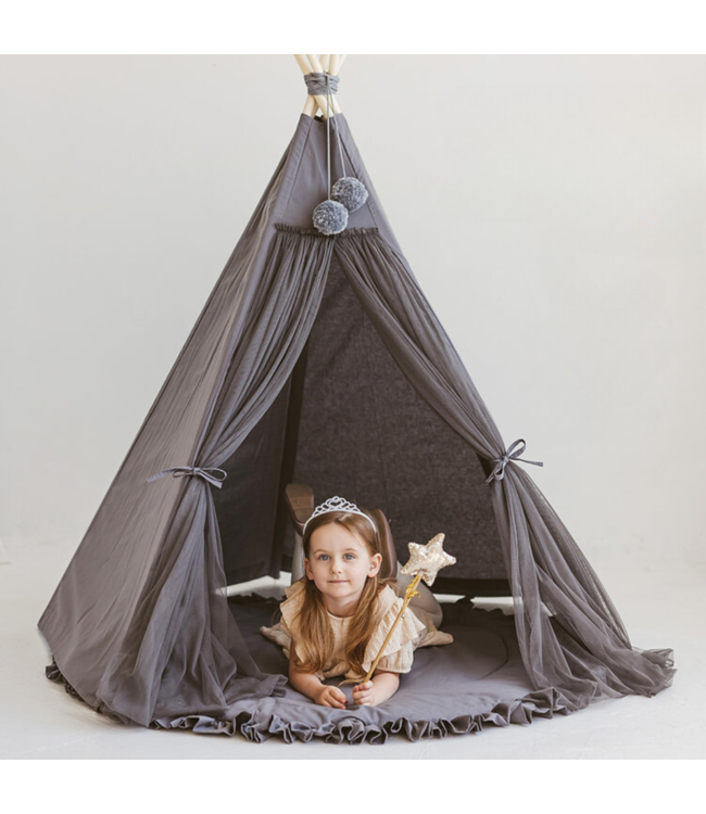 Grijze boho tipi tent van katoen en hout, ideaal voor creatief speelplezier