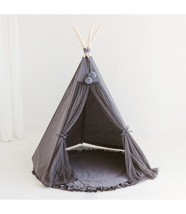 Grijze boho tipi tent van katoen en hout, ideaal voor creatief speelplezier