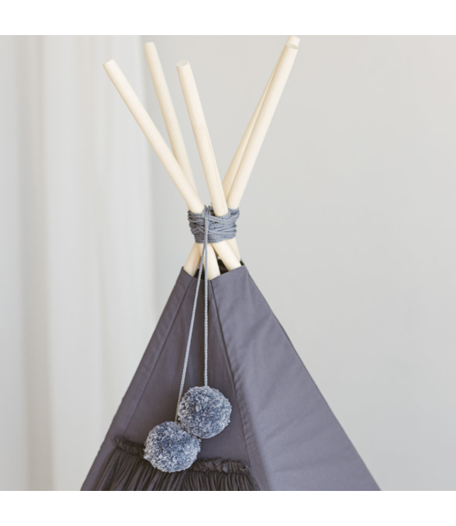 Grijze boho tipi tent van katoen en hout, ideaal voor creatief speelplezier