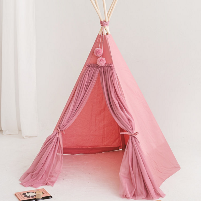 Roze boho tipi tent van katoen en hout voor creatief speelplezier