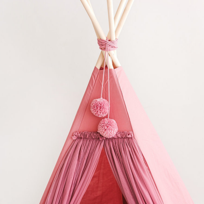 Roze boho tipi tent van katoen en hout voor creatief speelplezier