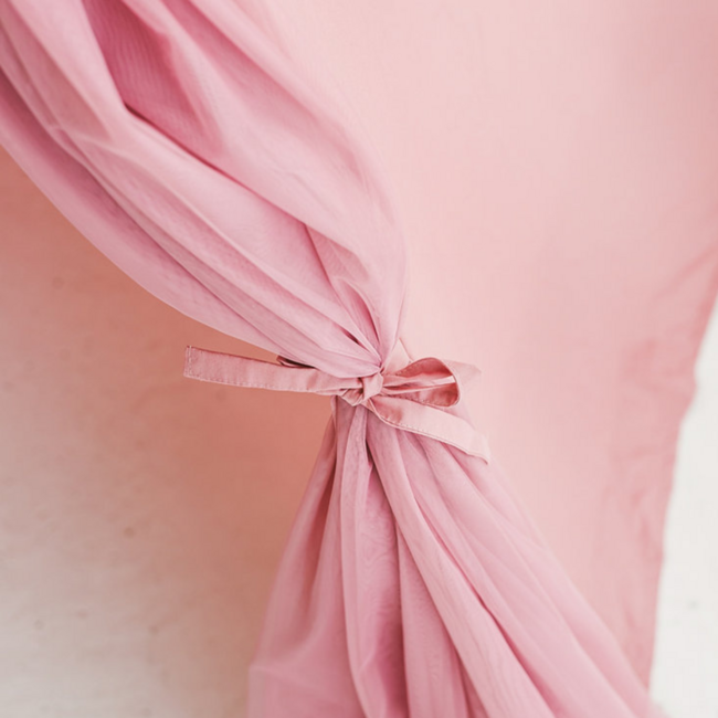 Roze boho tipi tent van katoen en hout voor creatief speelplezier