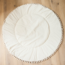 Rond speelkleed met pompoms – natuurlijk katoen & boho stijl