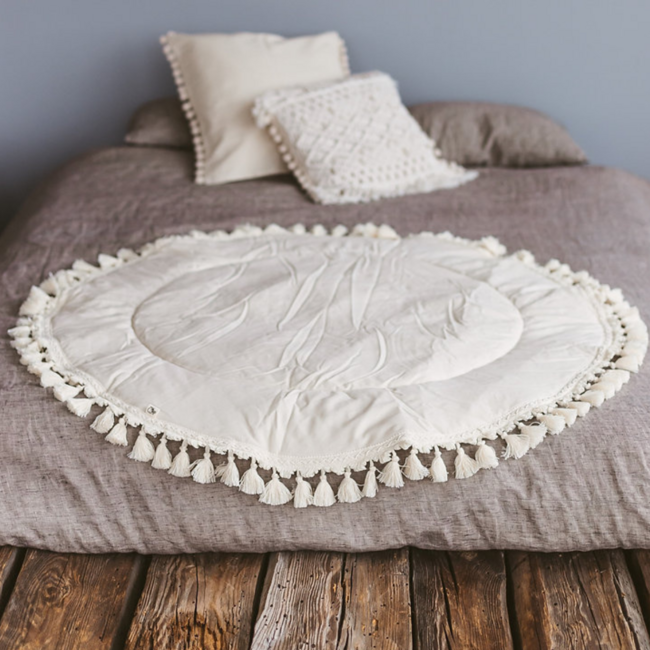 Boho style play mat with tassels in ecru – soft, stylish and perfect for the nursery