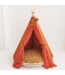 Cognac boho tipi tent van katoen en hout voor warme speelplek