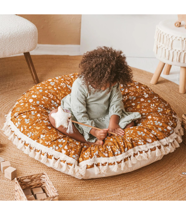Zacht vloerkussen met franjes in gebloemd dessin – stijlvol en comfortabel zitkussen