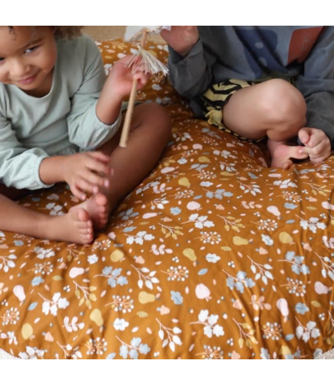 Zacht vloerkussen met franjes in gebloemd dessin – stijlvol en comfortabel zitkussen