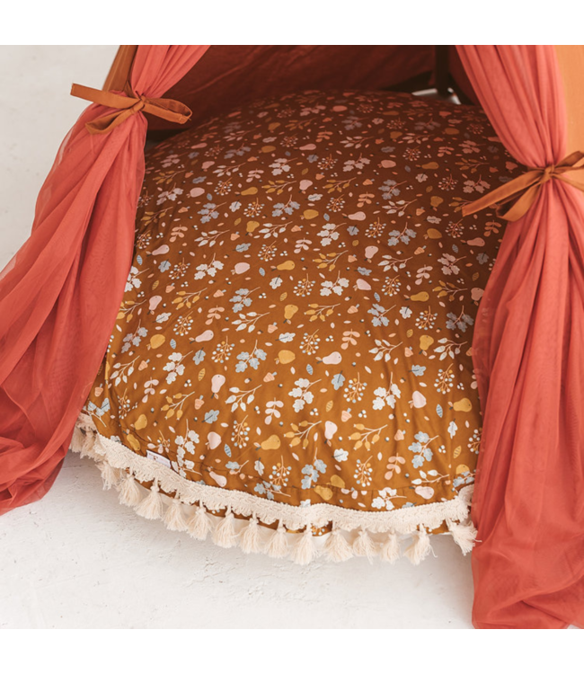 Zacht vloerkussen met franjes in gebloemd dessin – stijlvol en comfortabel zitkussen