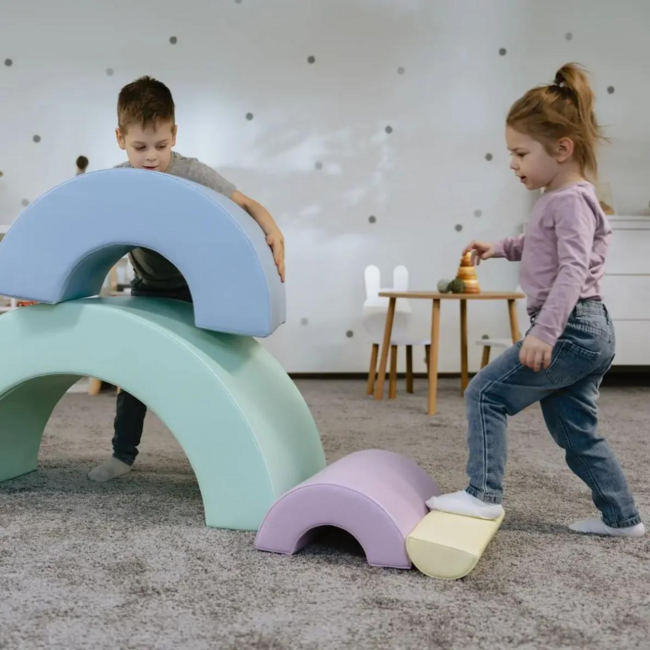 Soft play foam blokken set in zachte pastel regenboogkleuren voor kinderen
