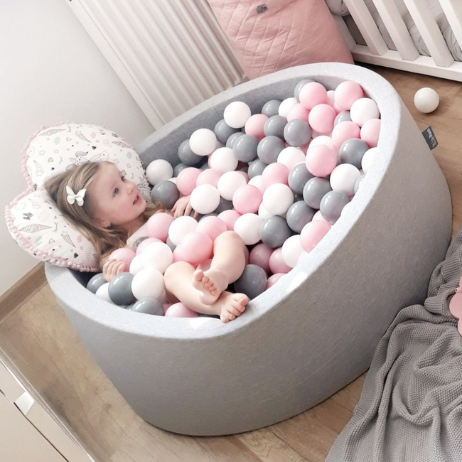 Parel lichtroze ballenbakballen voor een zachte en elegante speelplek