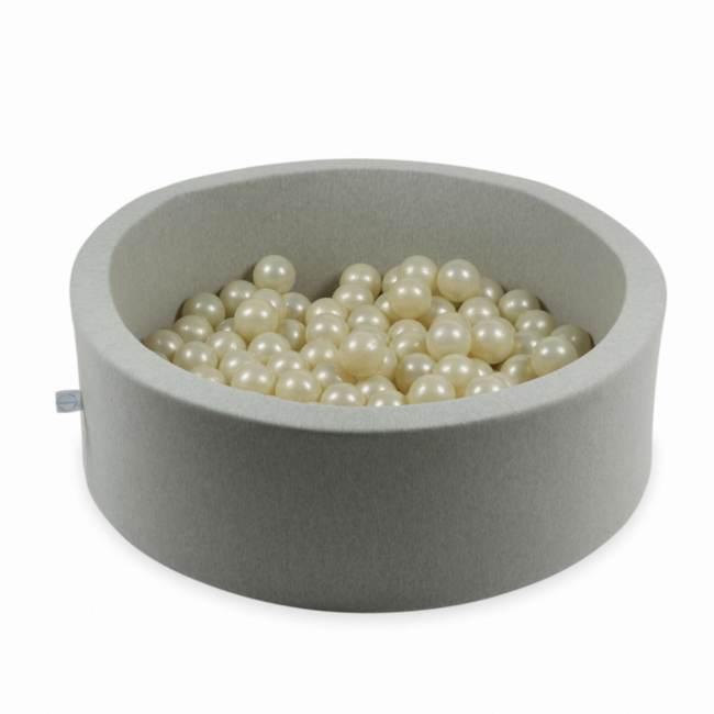 Licht gouden ballenbakballen – warme en stijlvolle toevoeging aan elke speelruimte