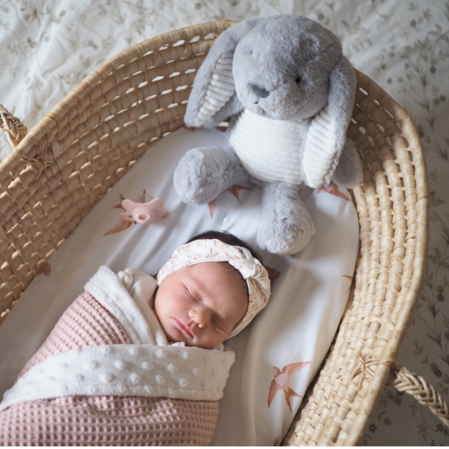 Lapin en peluche gris Milo avec fonction battement de cœur pour bébés