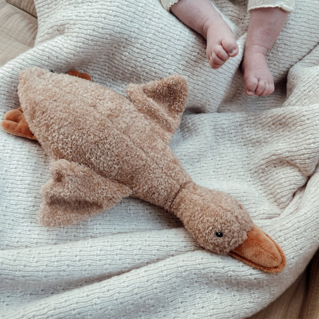 Oie en peluche beige Liva avec fonction battement de cœur pour bébés