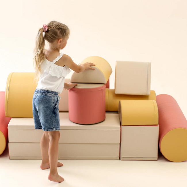 Foamblokken speelkasteel – zacht pastelroze design voor school & opvang