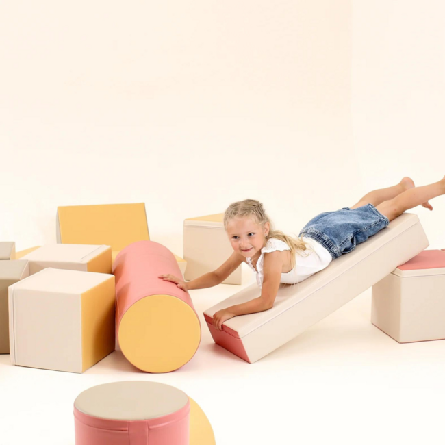 Foamblokken speelkasteel – zacht pastelroze design voor school & opvang