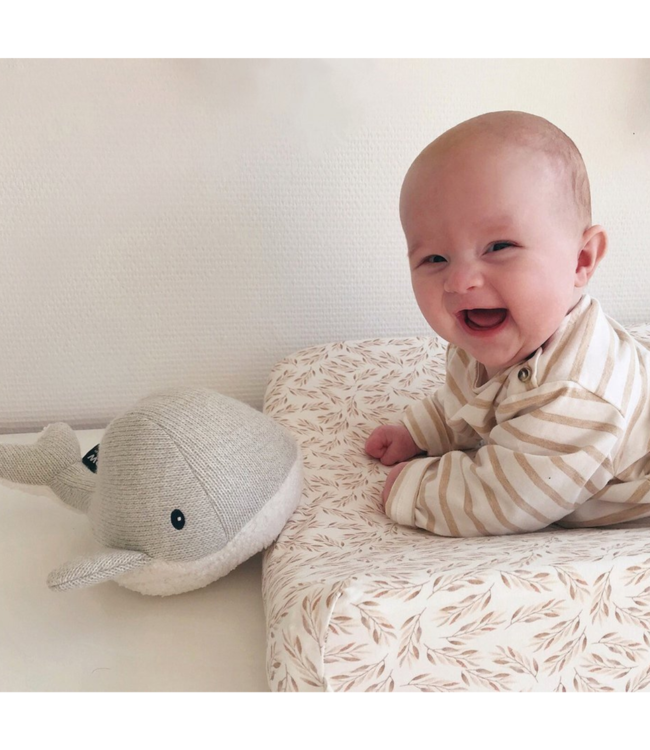 Grijze knuffel met hartslag walvis Moby voor baby’s