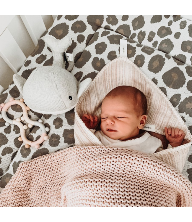 Grijze knuffel met hartslag walvis Moby voor baby’s