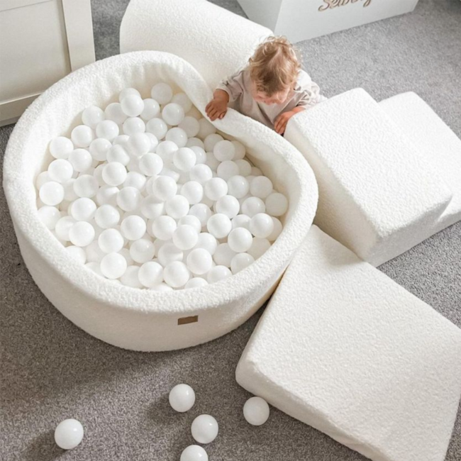 Boules blanches pour piscine à balles – sûres et élégantes