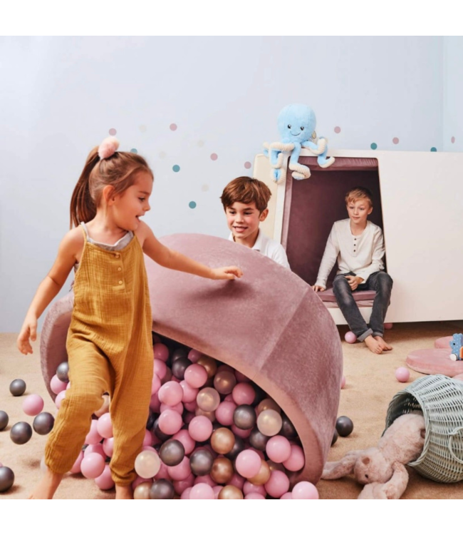 Poederroze ballenbak ballen voor een zachte en dromerige speelplek