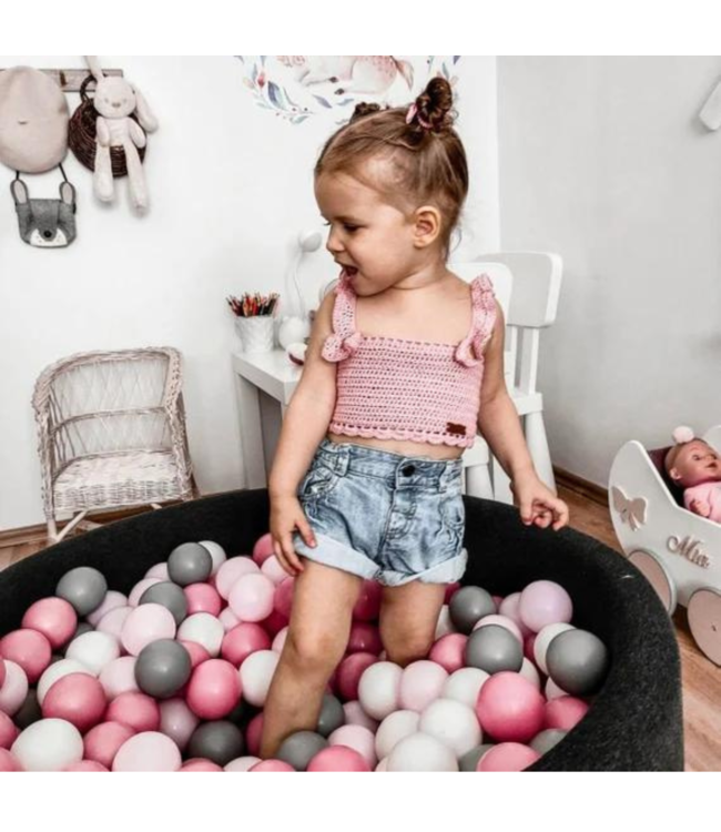 Poederroze ballenbak ballen voor een zachte en dromerige speelplek