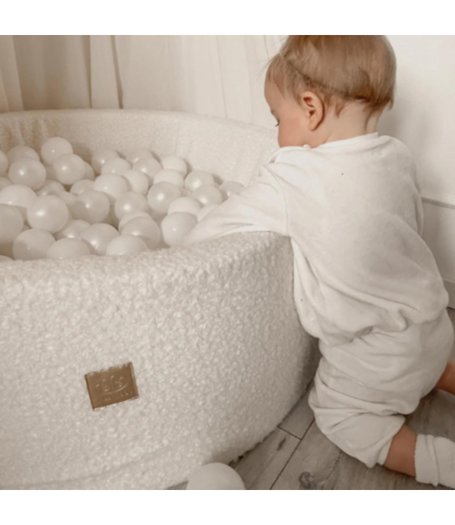 Parel witte ballenbakballen voor een frisse en stijlvolle speelruimte