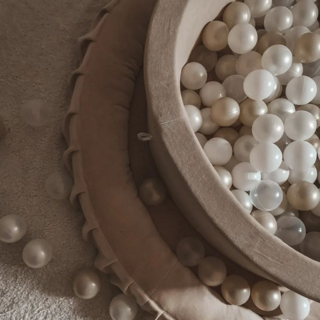 Play nest made of velvet in beige – stylish and comfortable playtime