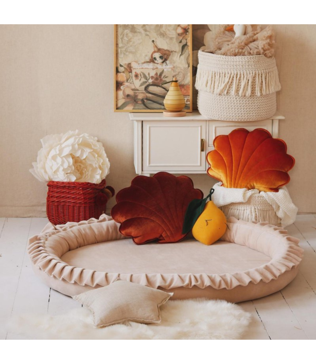 Luxe beige velvet speelnest – veilig en comfortabel speelplekje