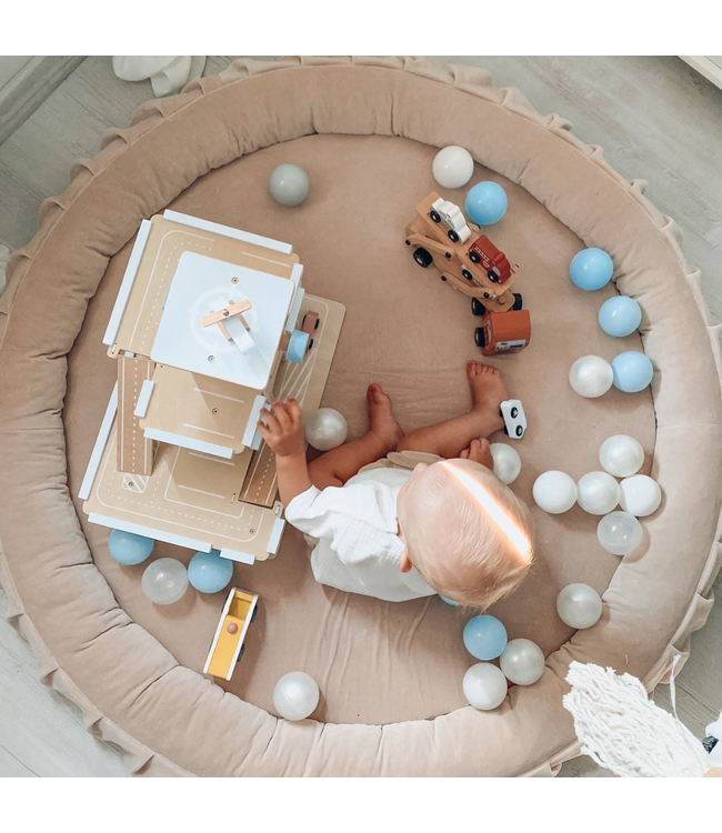 Luxe donker beige velvet speelnest – veilig en comfortabel speelplekje