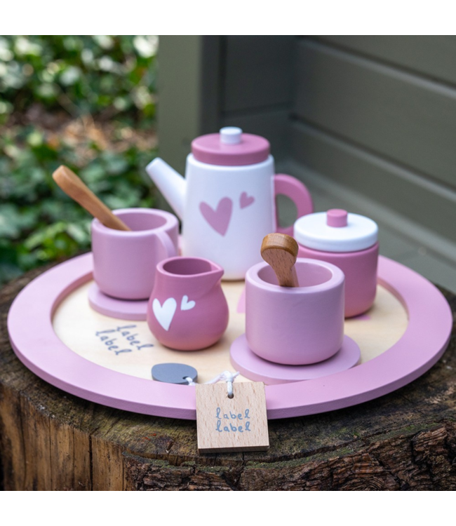 Houten theeservies in roze voor uren fantasiespel