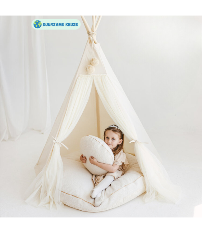 Boho tipi tent met tule en fairy details in ecru – magisch speelplekje voor kinderen