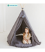 Grijze boho tipi tent van katoen en hout, ideaal voor creatief speelplezier