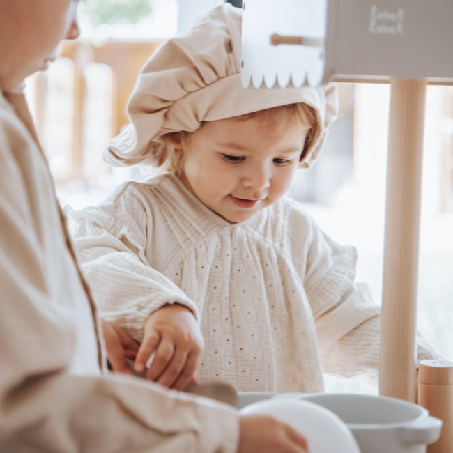 Wooden play kitchen Bistro in nougat – stylish toy kitchen for little chefs