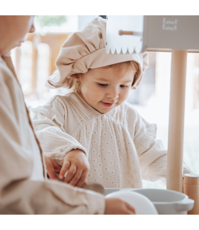 Houten speelkeuken Bistro in nougat – stijlvolle kinderkeuken voor kleine chefjes