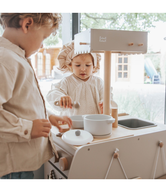 Houten speelkeuken Bistro in nougat – stijlvolle kinderkeuken voor kleine chefjes