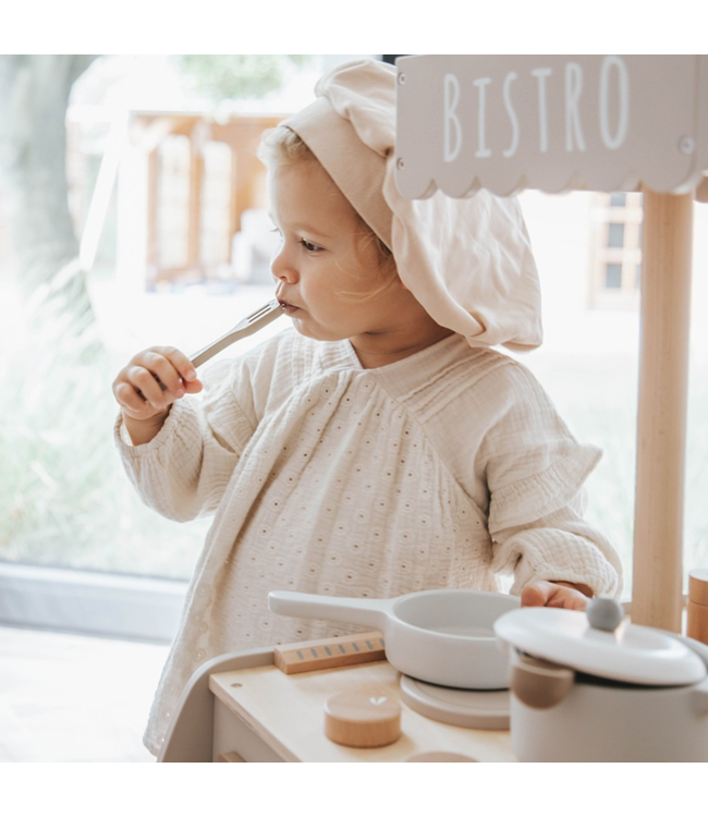 Houten speelkeuken Bistro in nougat – stijlvolle kinderkeuken voor kleine chefjes