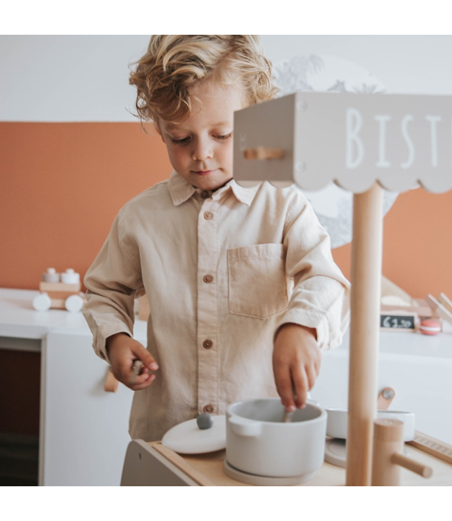 Houten speelkeuken Bistro in nougat – stijlvolle kinderkeuken voor kleine chefjes