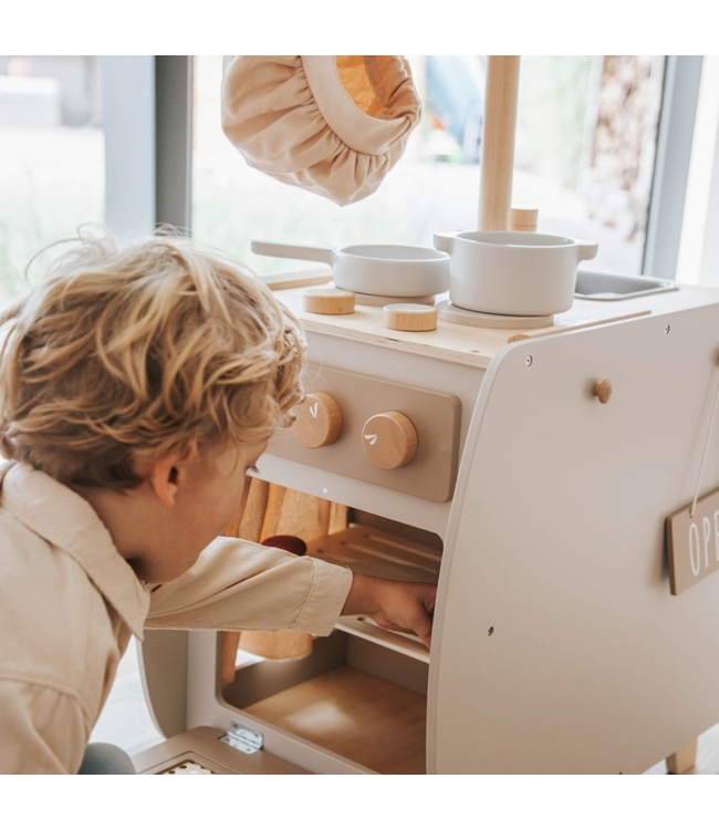 Houten speelkeuken Bistro in nougat – stijlvolle kinderkeuken voor kleine chefjes