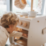 Houten speelkeuken Bistro in nougat – stijlvolle kinderkeuken voor kleine chefjes