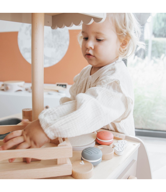 Houten speelkeuken Bistro in nougat – stijlvolle kinderkeuken voor kleine chefjes