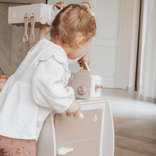 Houten broodrooster nougat van Label Label – FSC speelgoed voor fantasierijk keukenspel