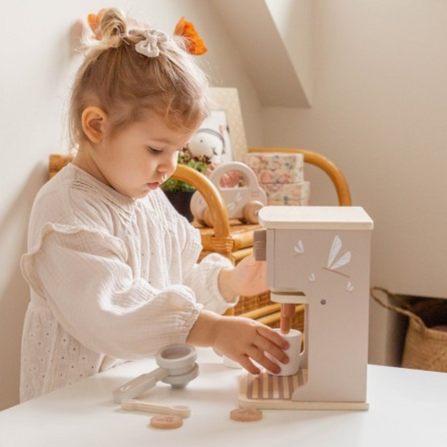 Holz-Espressomaschine in Nougatfarbe für Kinder, perfekt für fantasievolles Spiel