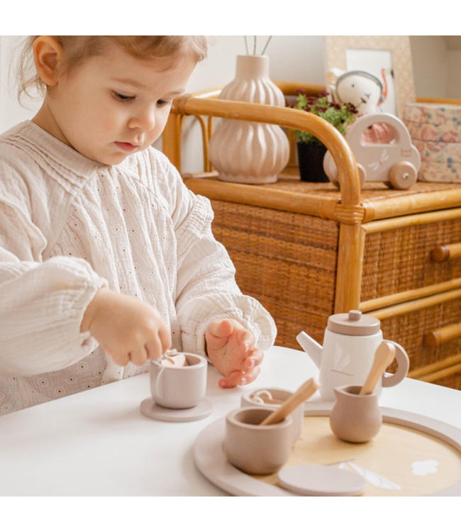 Houten theeservies in nougatkleur voor uren speelplezier