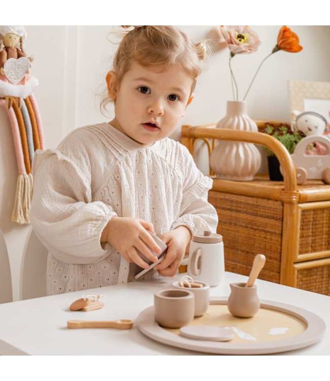 Houten theeservies in nougatkleur voor uren speelplezier