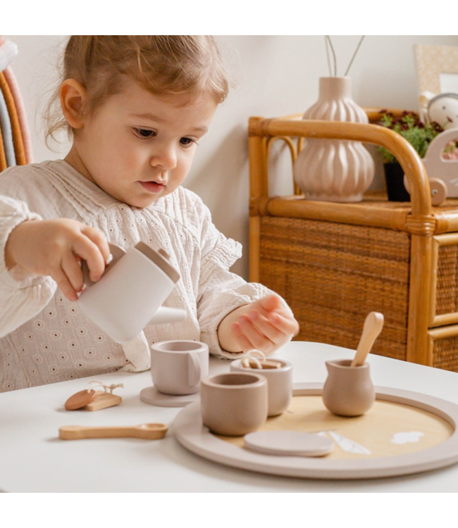 Houten theeservies in nougatkleur voor uren speelplezier