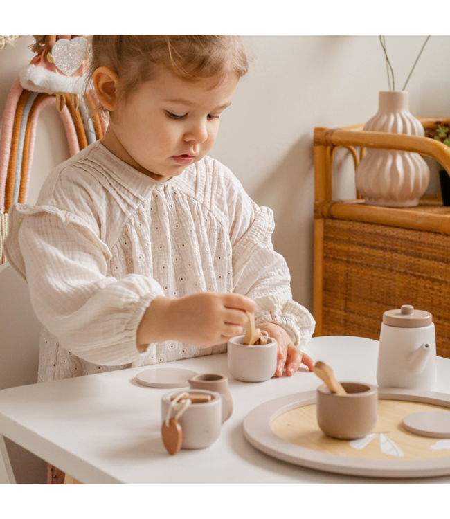 Houten theeservies in nougatkleur voor uren speelplezier