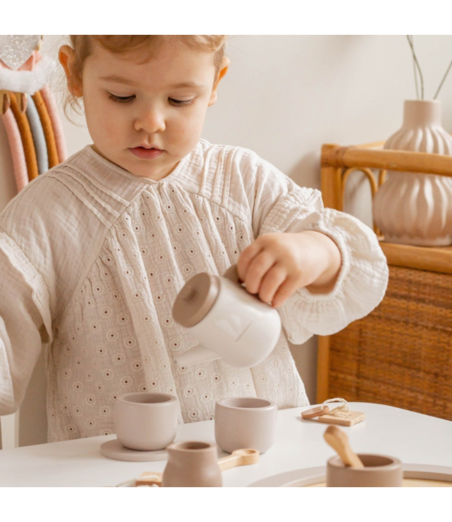 Houten theeservies in nougatkleur voor uren speelplezier