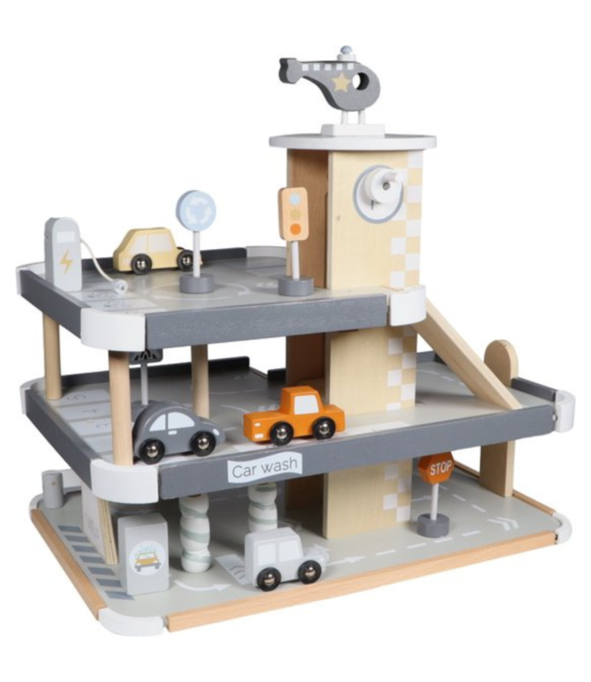 Houten parkeergarage met meerdere verdiepingen en speelfunctie