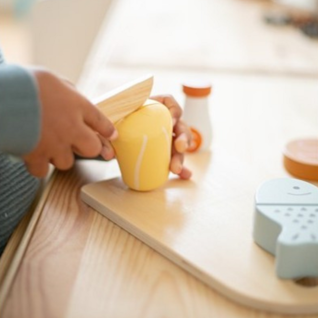 Houten  snijplank met eten